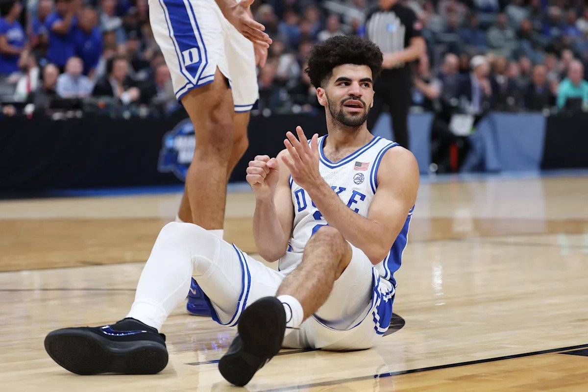 La brutal pérdida de balón de Cayden Boozer corona el sorprendente colapso de Duke contra UConn en Elite Eight