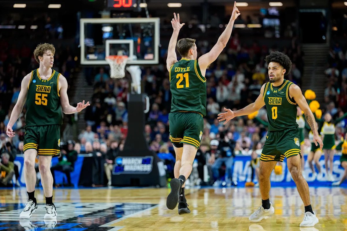 El No. 16 Siena casi derrota al No. 1 Duke en el Torneo de la NCAA sin hacer una sola sustitución