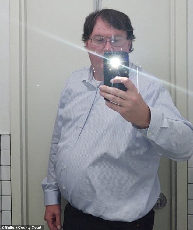 Lea las inquietantes búsquedas del teléfono del asesino en serie acusado de Gilgo Beach mientras los fiscales revelan 500 mensajes de texto a trabajadoras sexuales