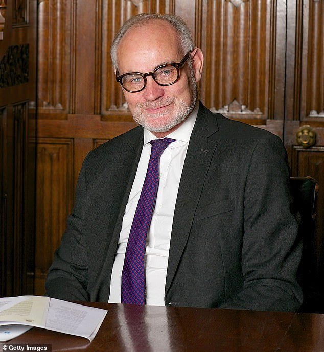 El ex ministro conservador Crispin Blunt acusado de posesión de drogas de clase A y B