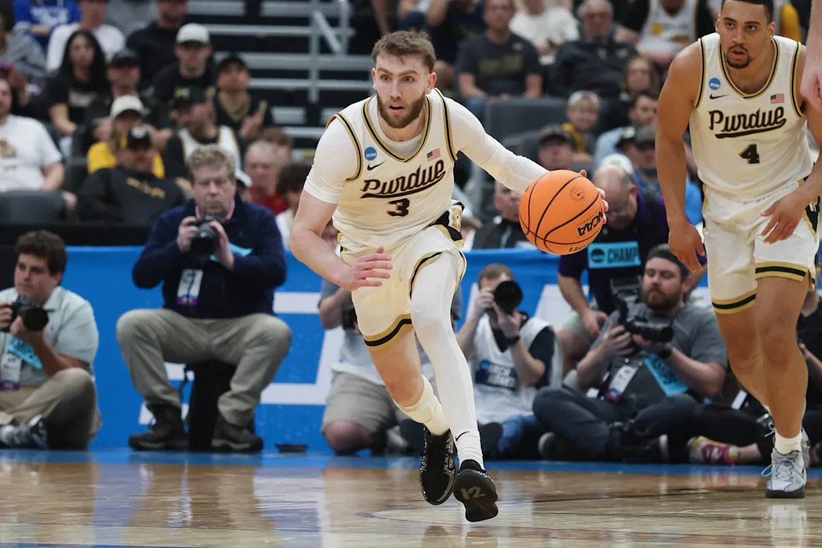 La estrella de Purdue, Braden Smith, rompe el récord de asistencias de todos los tiempos de Bobby Hurley y lleva a los Boilermakers a superar a Queens en el torneo de la NCAA