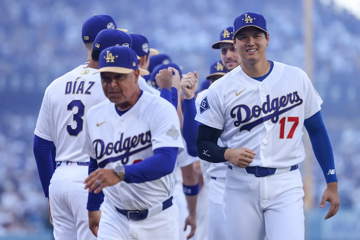 Shohei Ohtani les dio a sus compañeros de equipo de los Dodgers un reloj de $4,000 y una nota instando a otra victoria de la Serie Mundial