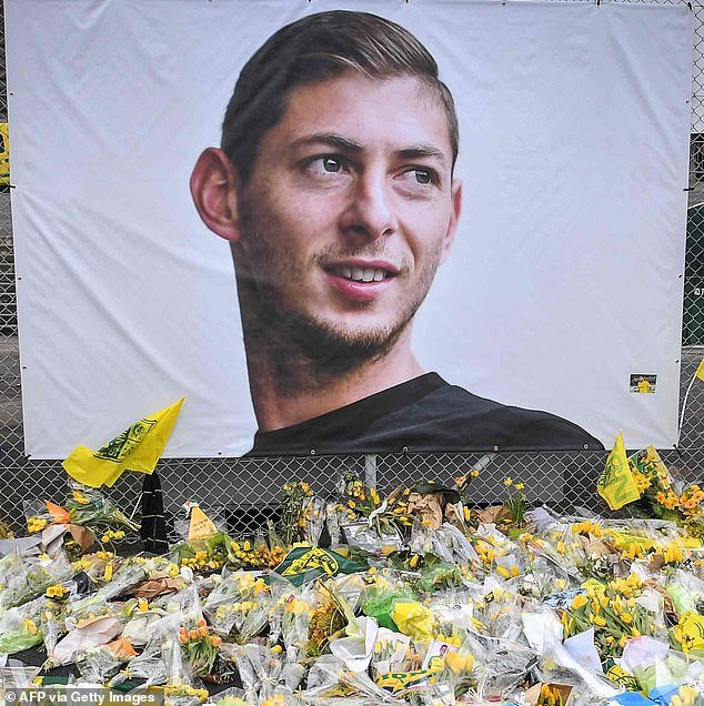 IAN HERBERT: La infructuosa búsqueda del Cardiff de 100 millones de libras para Emiliano Sala, víctima del accidente aéreo, fue una locura, y el fútbol no ha sabido responder al verdadero escándalo de este caso.