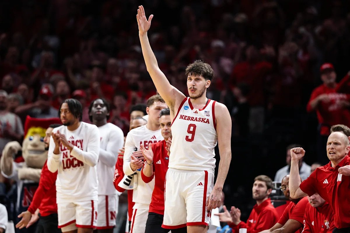 March Madness 2026: el No. 4 Nebraska obtiene su primera victoria en un torneo masculino de la NCAA en la historia de la escuela con una victoria sobre el No. 13 Troy