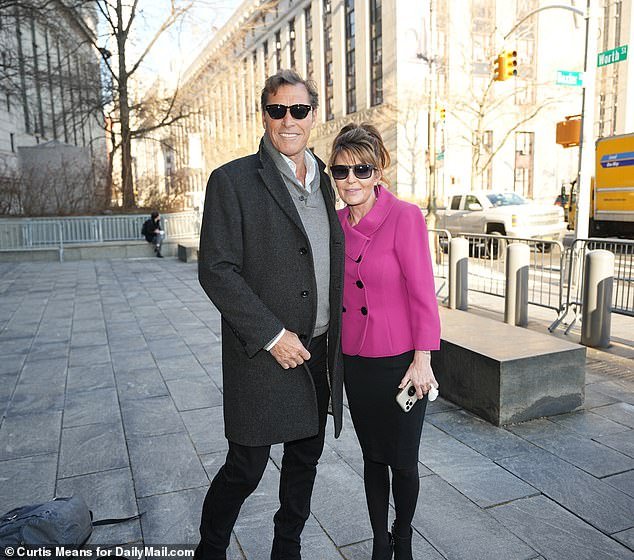 La leyenda de la NHL, que está saliendo con Sarah Palin, culpa de la derrota de los New York Rangers a las celebraciones de la Noche del Orgullo: ‘Mal mojo’