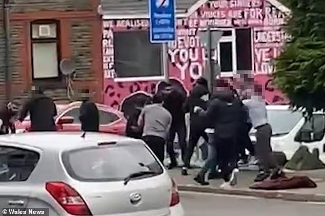 Una pareja se enfrenta a la cárcel por una horrible pelea masiva provocada por una guerra territorial entre barberías turcas rivales después de ser declaradas culpables de riña.