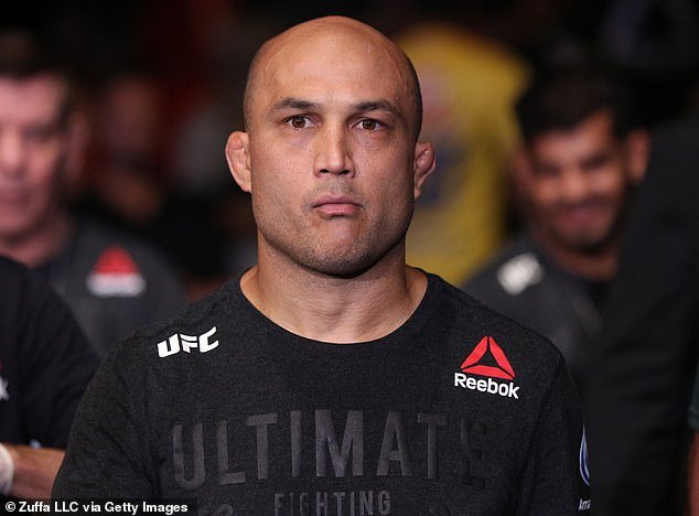 La estrella de UFC, BJ Penn, habla sobre por qué se enfrenta a una pena de prisión por negarse a someterse a pruebas de salud mental mientras su madre enfrenta cargos de agresión y abuso.