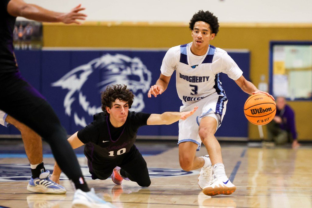 Esta vez, Dougherty Valley vence a Clayton Valley para avanzar a las semifinales de NorCal.