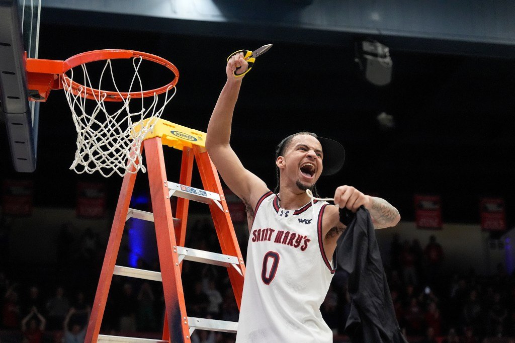 Mikey Lewis hizo su gran avance en Saint Mary’s justo a tiempo para los torneos WCC y NCAA.