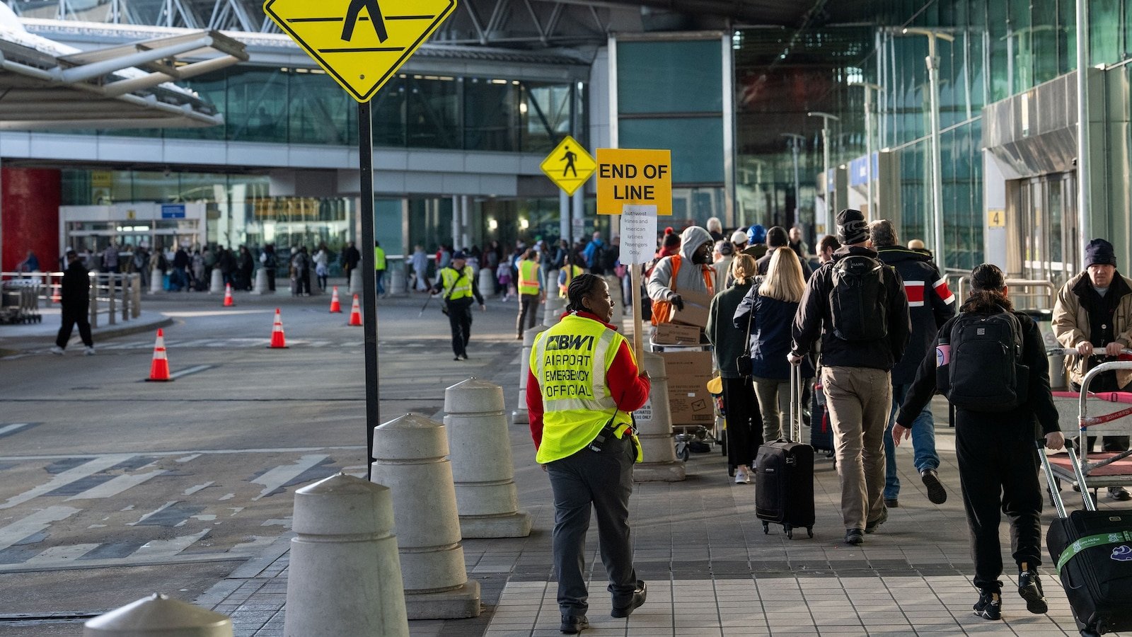 El senador Van Hollen dice que los demócratas “no detendrán” la financiación del DHS.