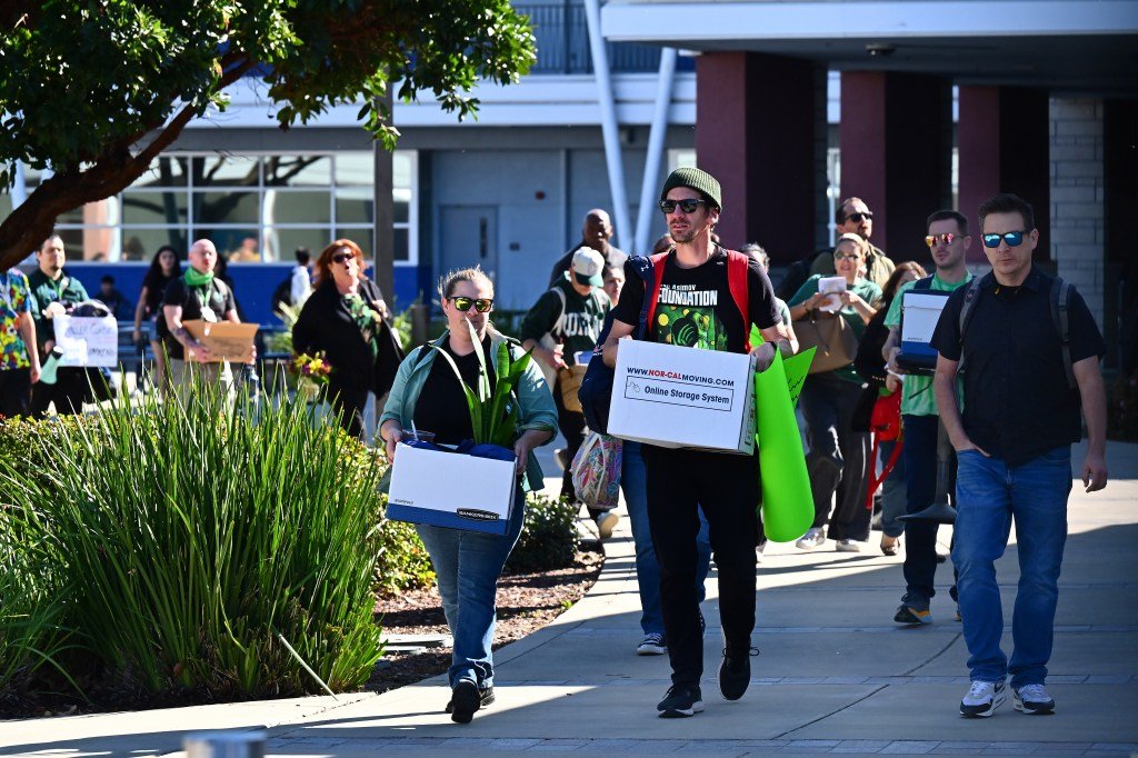 Los profesores de escuela se declaran en huelga por los recortes y despidos previstos