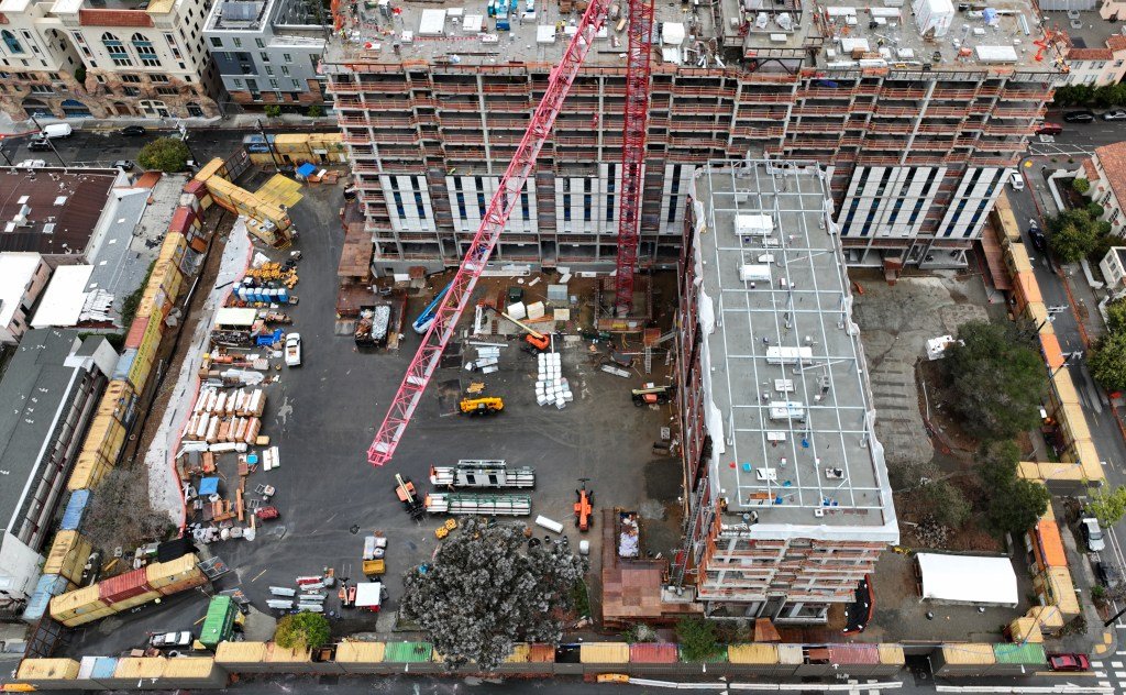 Después de años de retrasos, el dinero de la Medida W del condado de Alameda finalmente está saliendo a las calles