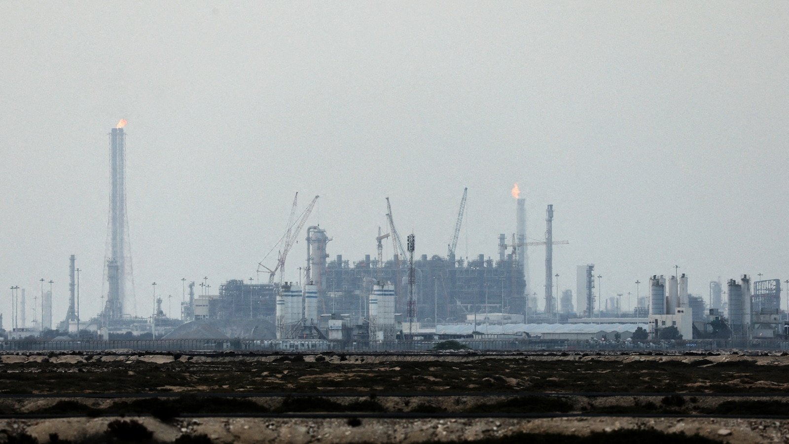 Tras el ataque israelí a un yacimiento de gas, Irán ataca la infraestructura energética de los Estados del Golfo