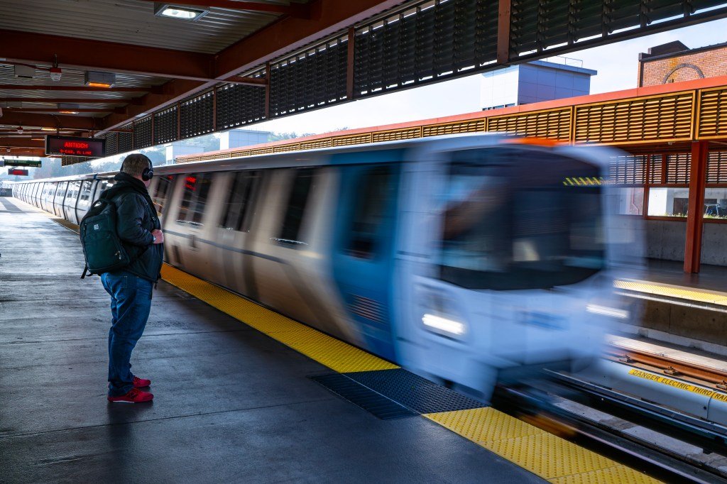 BART ineficiente necesita detener el servicio, OT, antes de pedir efectivo