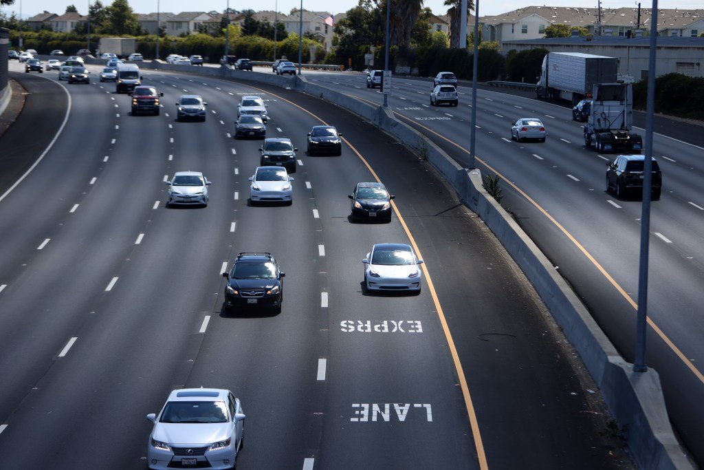 Hombre de Hayward acusado de secuestrar a un oficial de policía