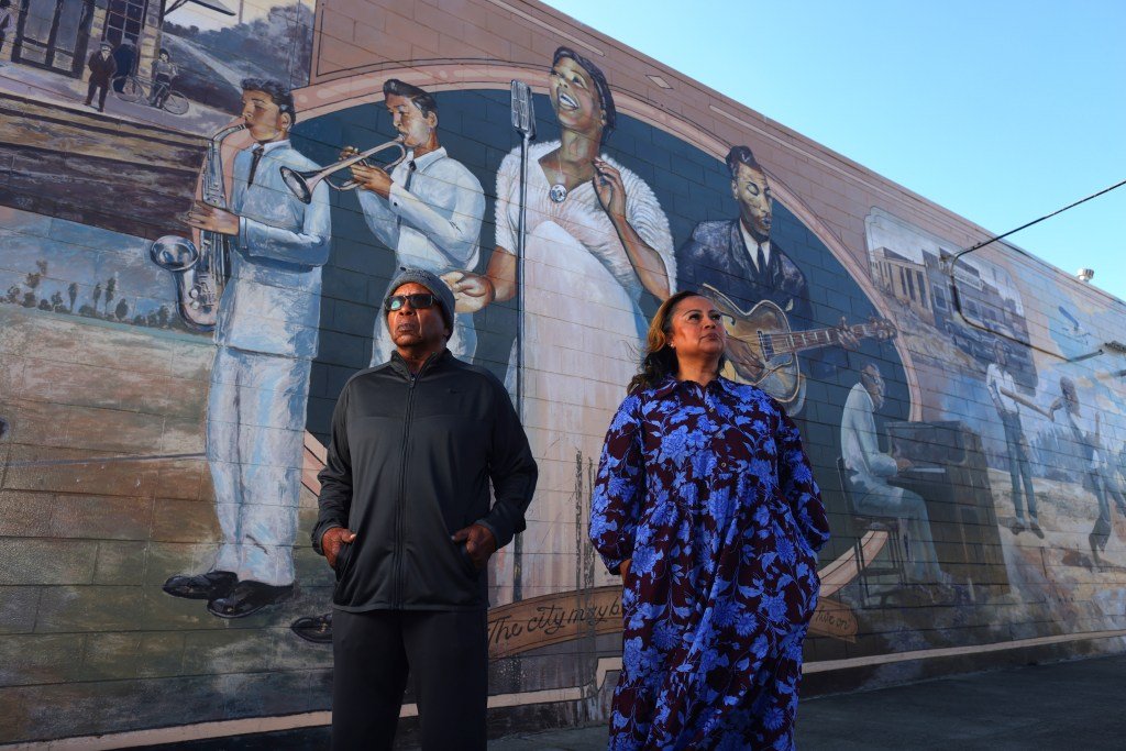 El trabajo de reparación avanza lentamente en el condado de Alameda y en otros lugares.