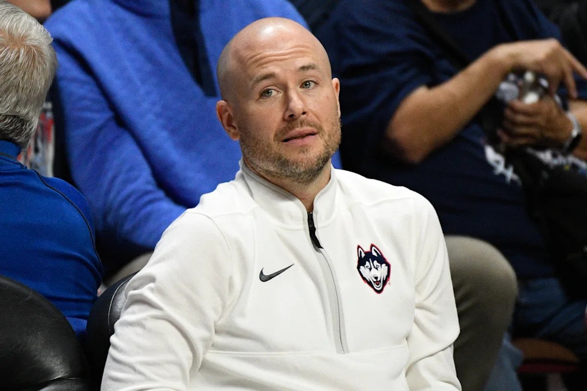 Según los informes, Boston College está buscando contratar al asistente de UConn Luke Murray, hijo del actor Bill Murray.