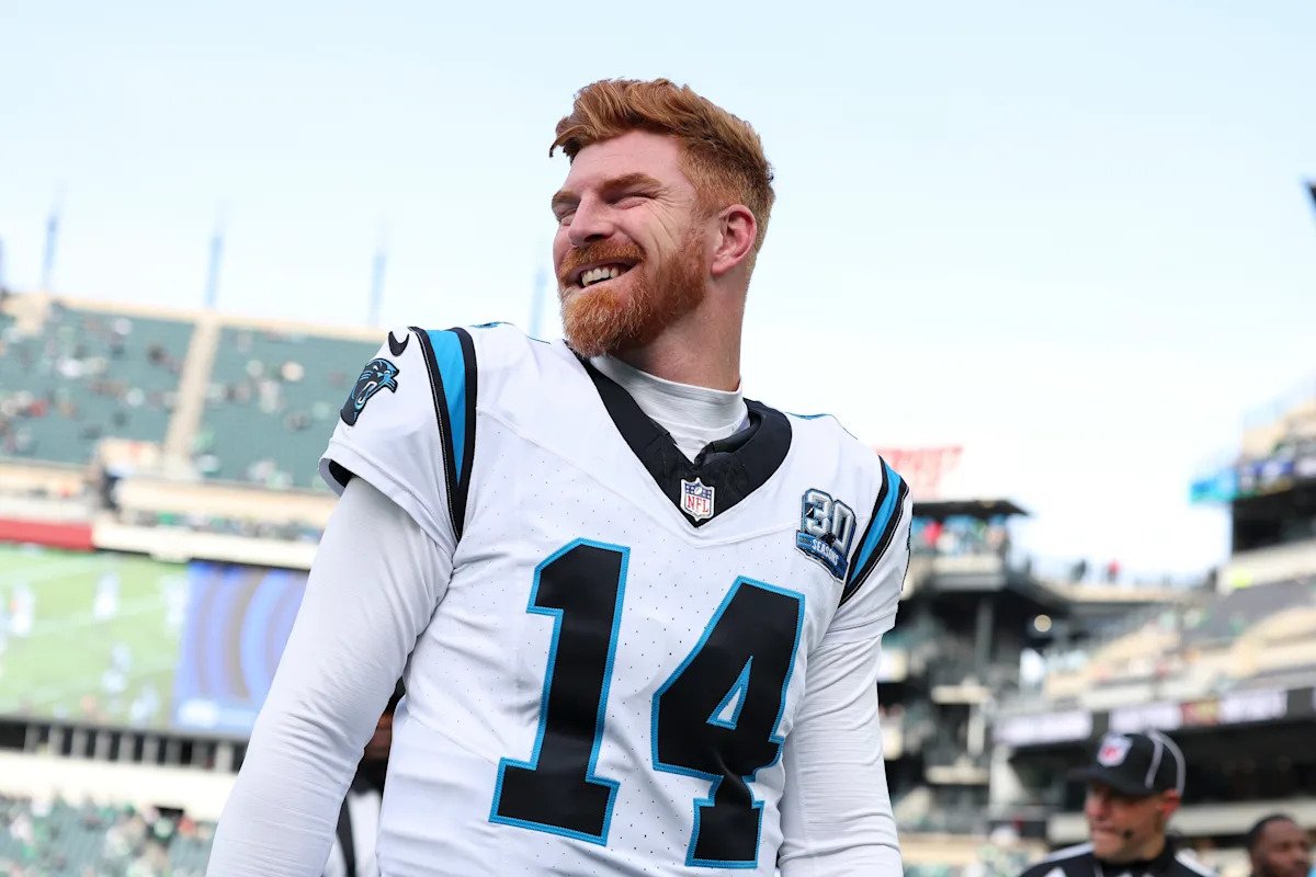 Según los informes, los Panthers cambiaron al mariscal de campo suplente Andy Dalton a los Eagles a cambio de una selección de séptima ronda de 2027.