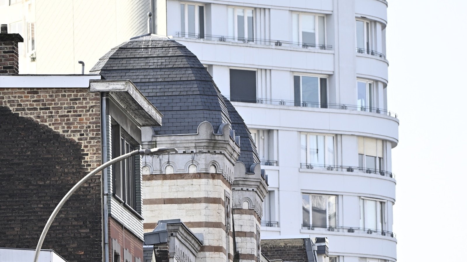 Una ‘explosión criminal’ sacude una sinagoga en Bélgica, dice un funcionario