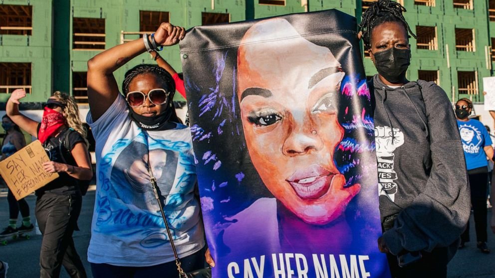 El Departamento de Justicia pide al juez que retire los cargos contra dos agentes en el caso de Breonna Taylor “en interés de la justicia”.