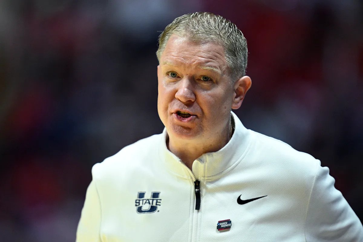 Se informa que Cincinnati está contratando a Jerrod Calhoun del estado de Utah como entrenador de baloncesto masculino