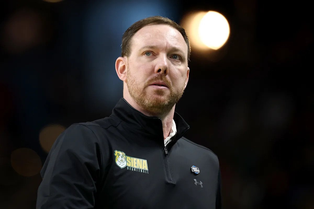 Según los informes, Syracuse está considerando al ex jugador Gerry McNamara como su próximo entrenador de baloncesto masculino.