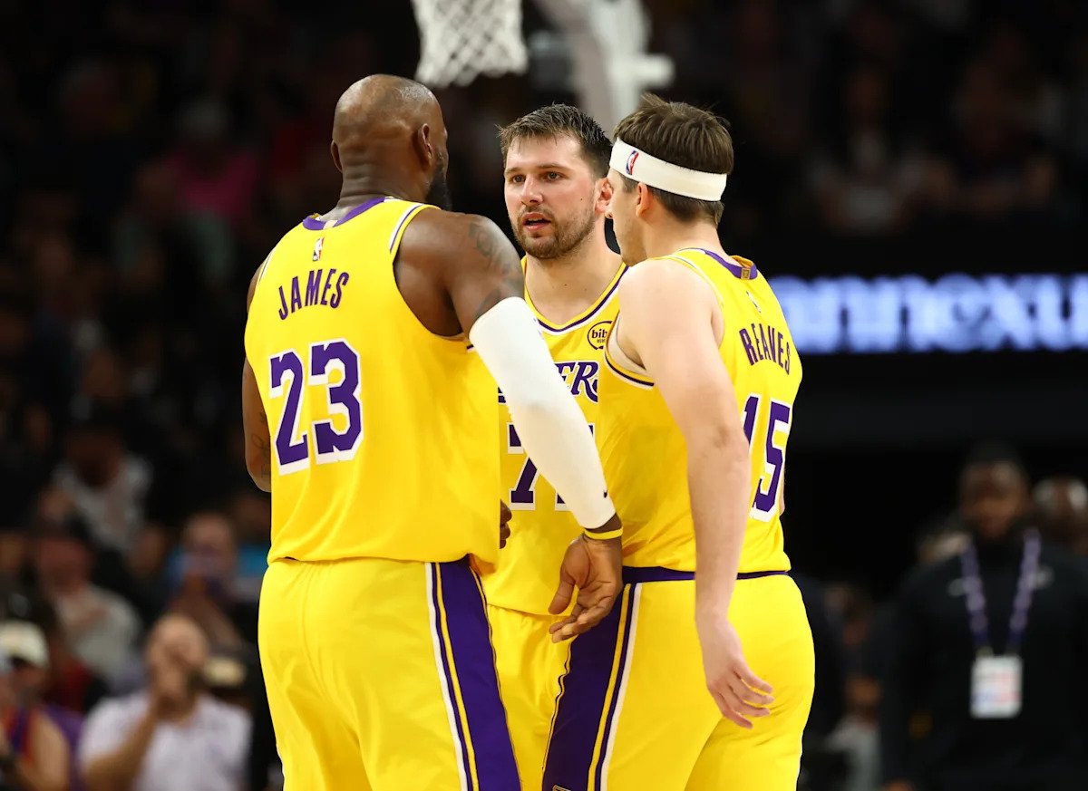 Luka Dončić, LeBron James y la historia de dos equipos de los Lakers
