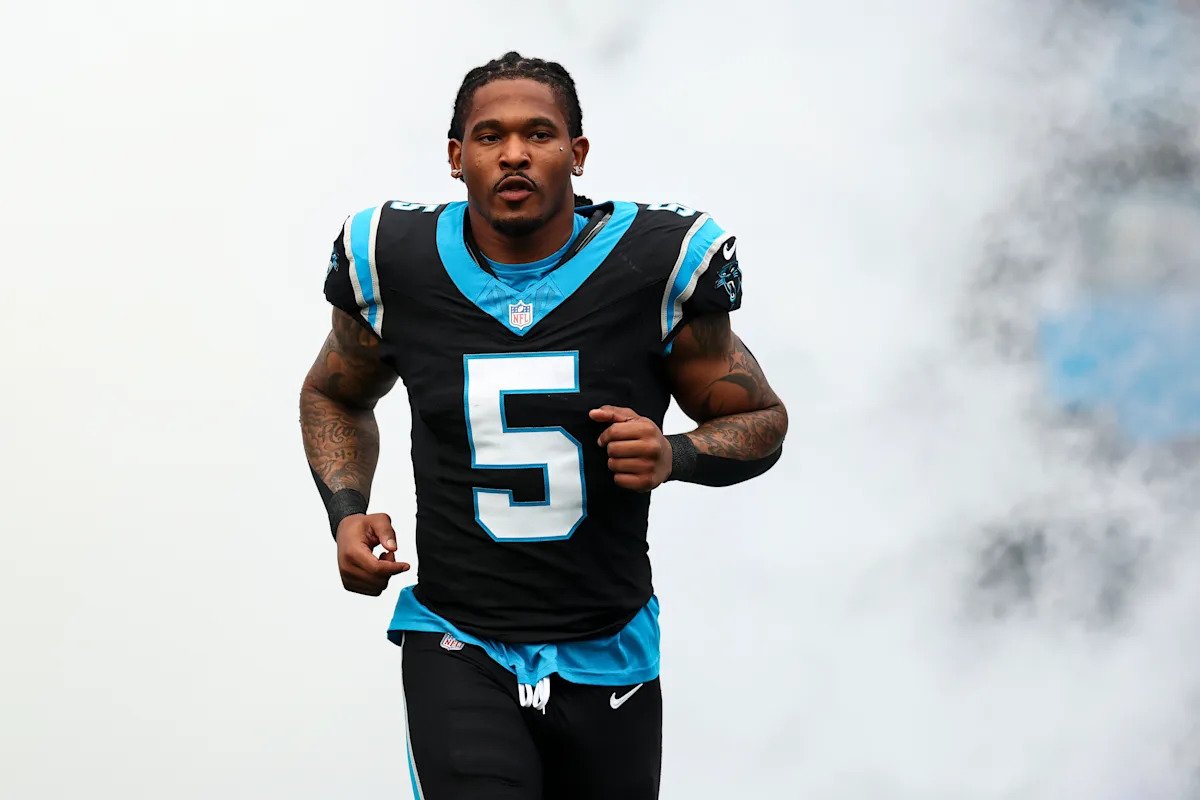 Se informa que los Steelers están contratando al ex destacado corredor de los Panthers, Rico Dowdle.