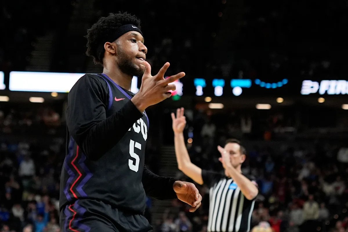 Probabilidades, selecciones y predicciones del torneo de la NCAA 2026: líneas de apuestas para los juegos de segunda ronda del sábado