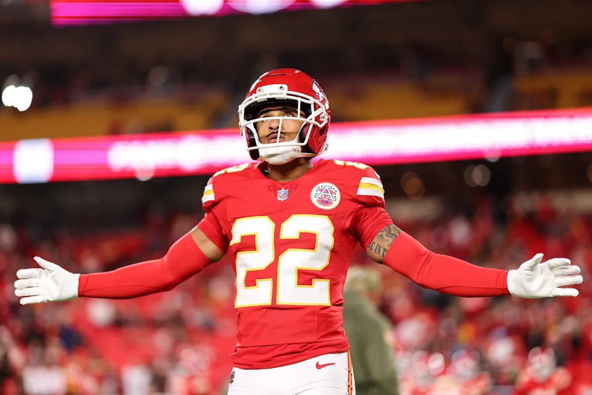 Según se informa, los Chiefs están intercambiando al esquinero estrella Trent McDuffie a los Rams a cambio de múltiples selecciones, incluida la de primera ronda de 2026.