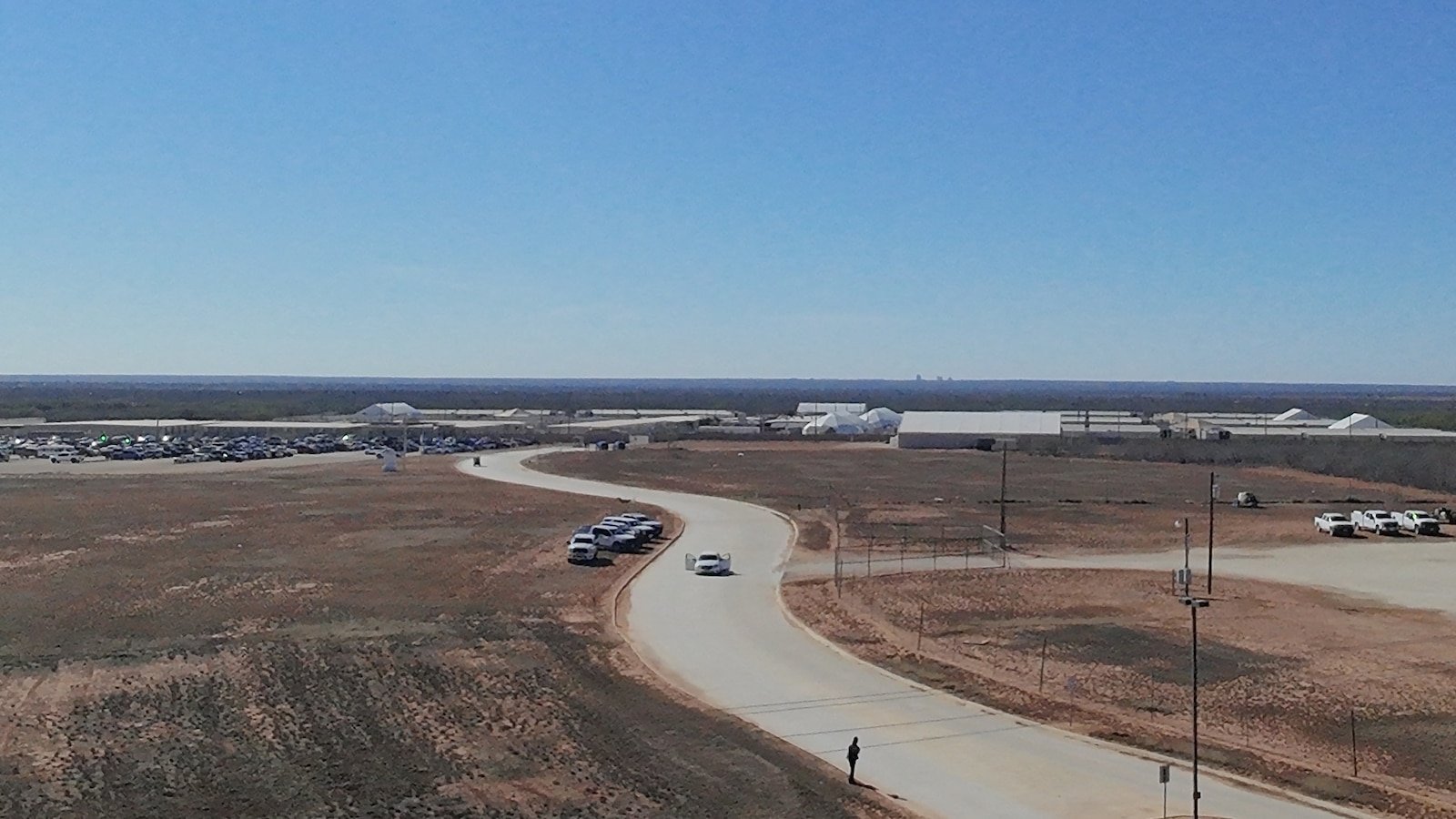 Las llamadas de emergencia desde el centro de detención de ICE subrayan las preocupaciones sobre las condiciones, dicen los defensores