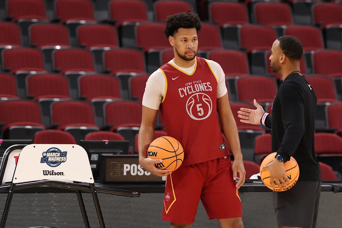 El All-American Joshua Jefferson del estado de Iowa se perderá el juego Sweet 16 contra Tennessee