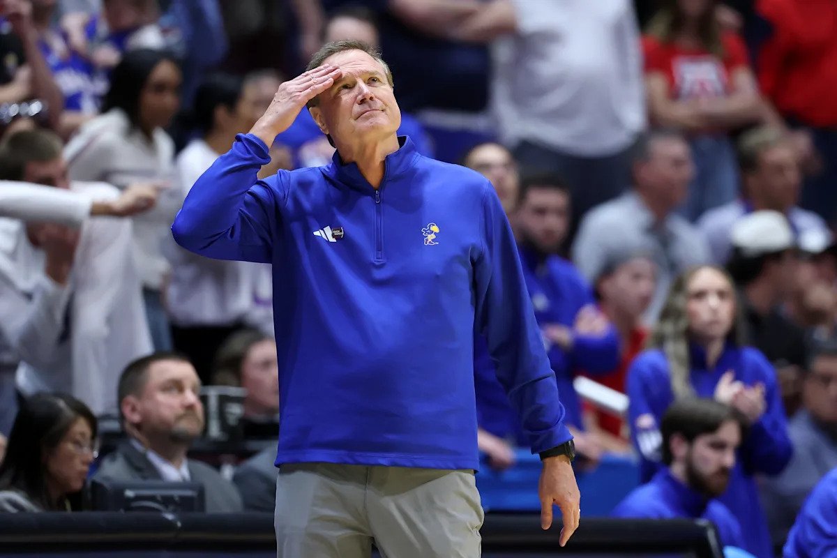 El entrenador de Kansas, Bill Self, no está seguro del futuro tras la espectacular derrota ante el St. John’s: “Aún no lo he decidido”