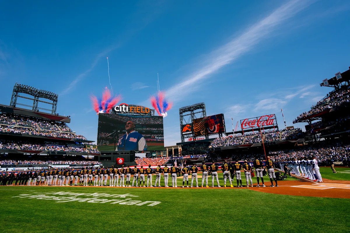 La estrella de Broadway Christopher Jackson arruina el Star Spangled Banner en la inauguración de la temporada de los Mets