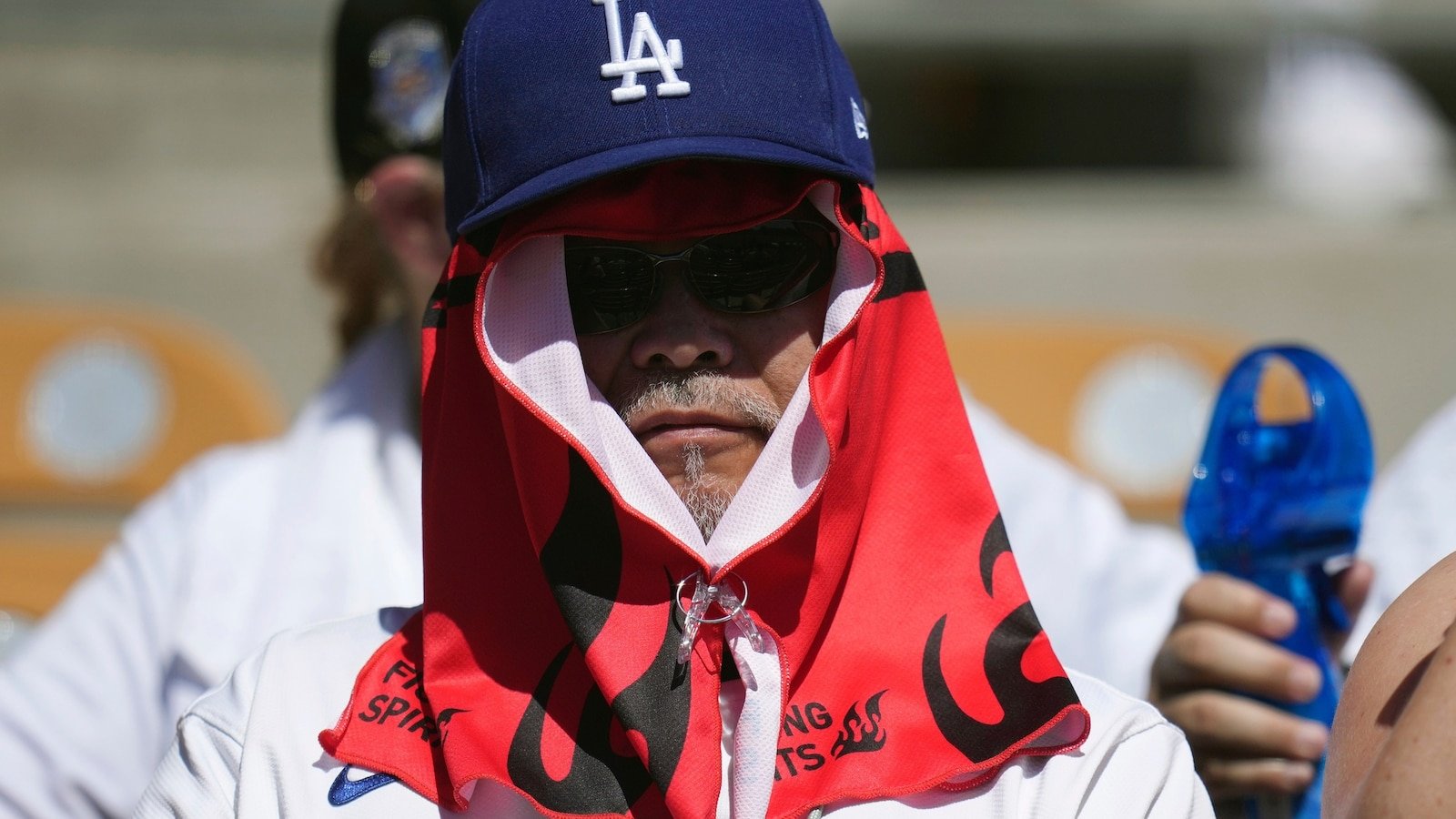 400 personas reciben tratamiento por enfermedades relacionadas con el calor en el espectáculo aéreo de Arizona mientras prevalecen temperaturas récord en todo el oeste