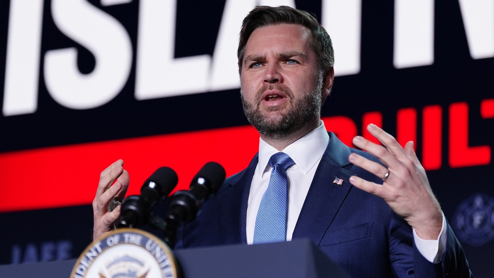 Trump dice que él y Vance difieren “filosóficamente” sobre la guerra de Irán