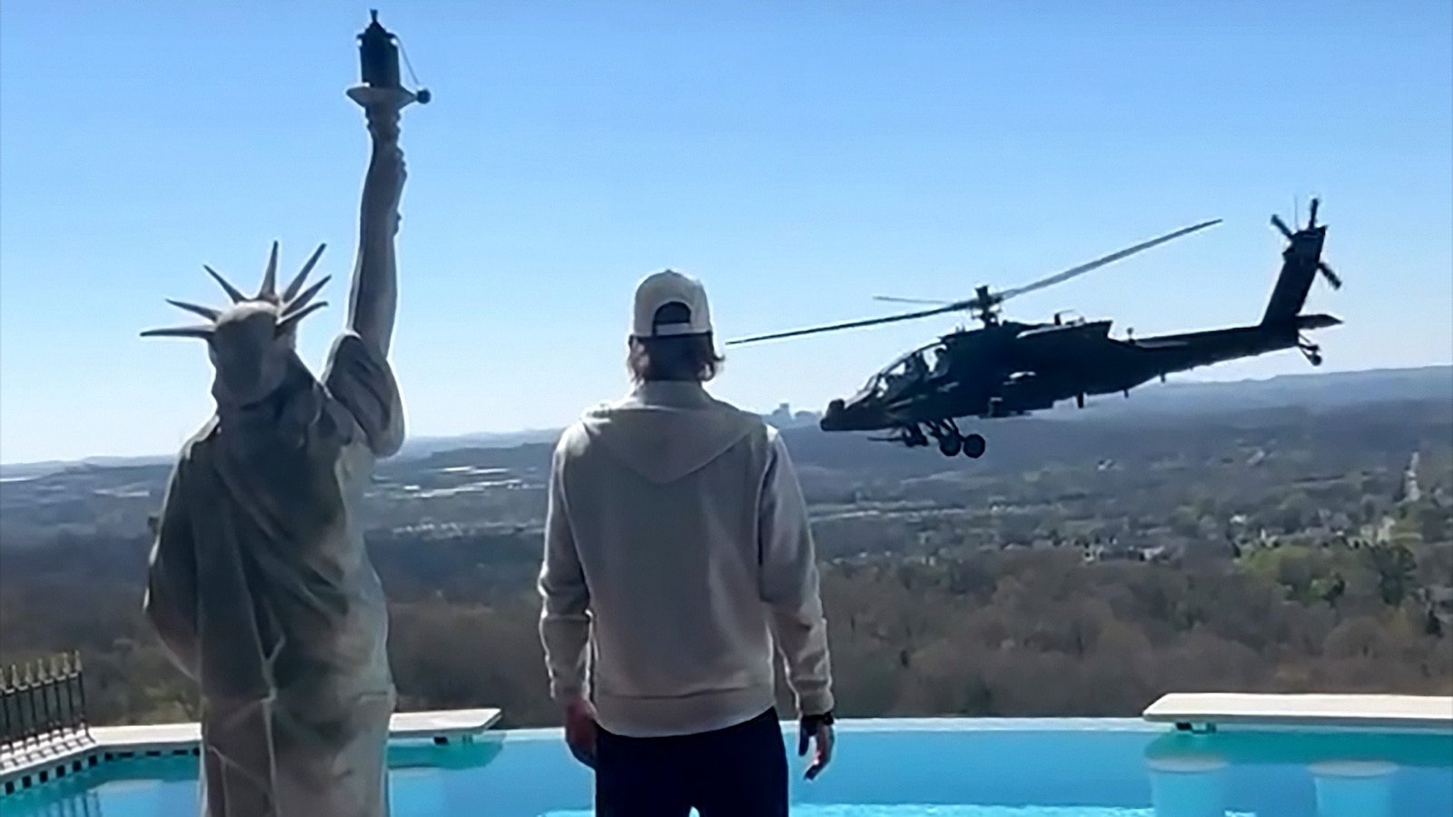 El ejército dice que está controlando los helicópteros artillados que vuelan a baja altura y sobrevuelan cerca de la casa de Kid Rock.