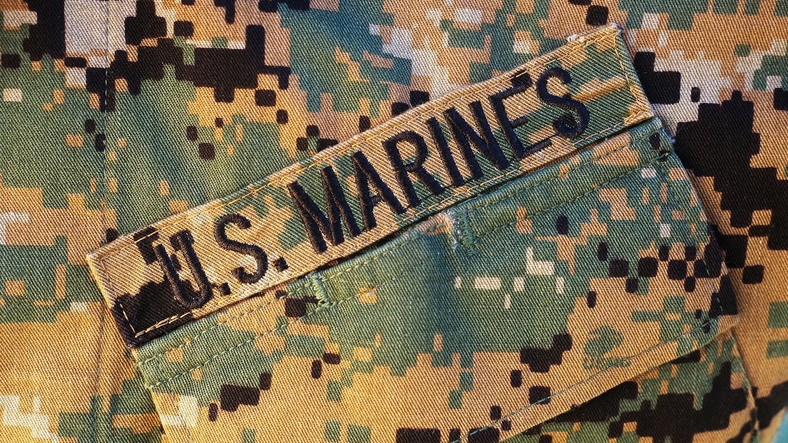 Marine estadounidense arrestado después de que se descubriera un artefacto explosivo en el equipaje en el aeropuerto de Palm Springs: policía