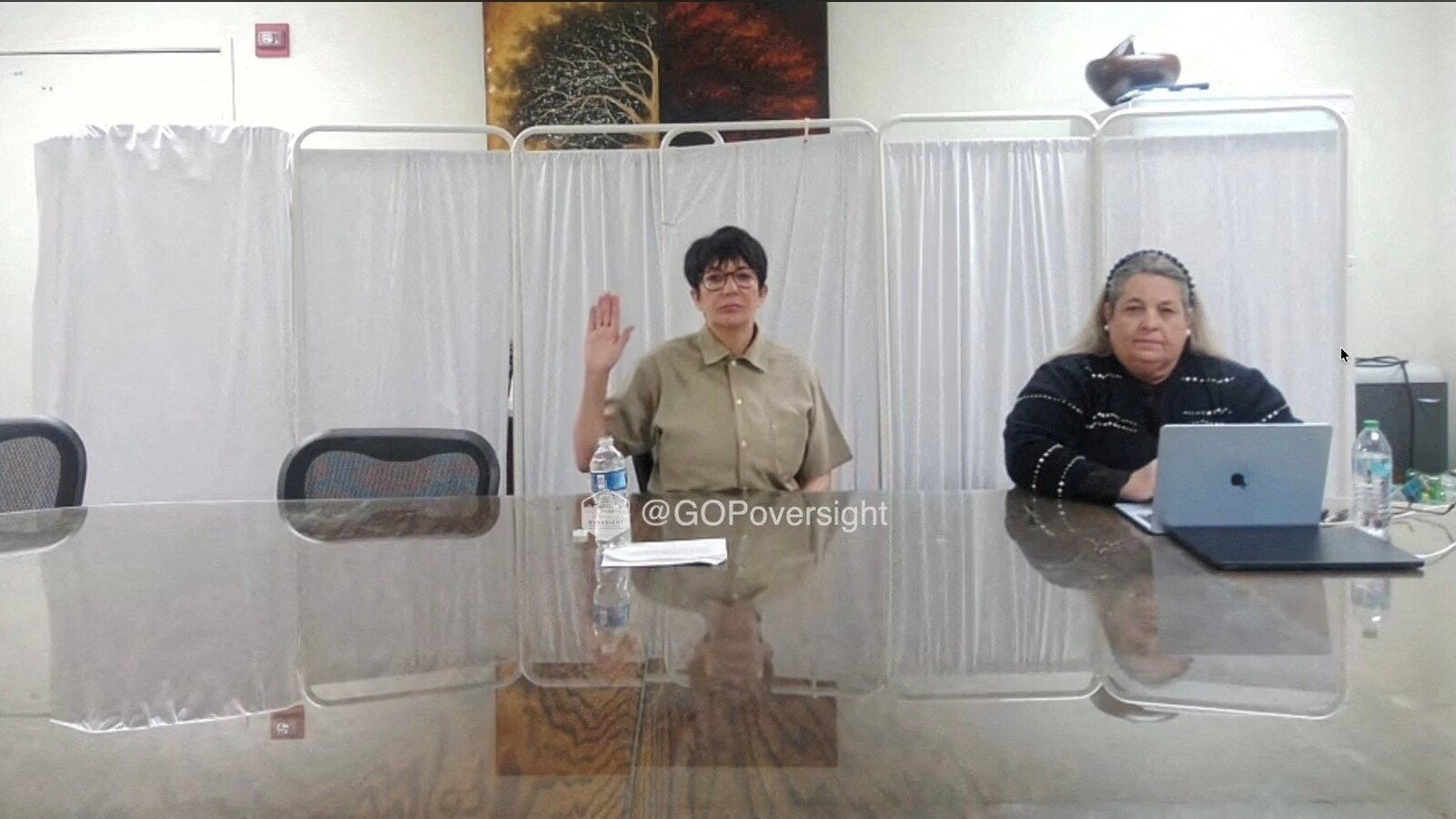 El Departamento de Justicia le dijo al juez que los correos electrónicos del juez indicaban que Maxwell estaba arreglando que mujeres jóvenes tuvieran relaciones sexuales con el príncipe Andrew.