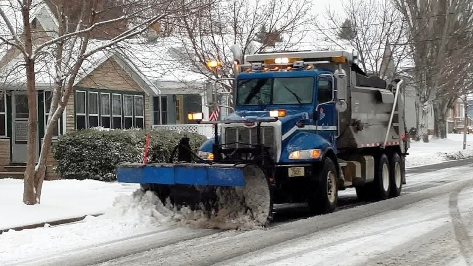 Numerosos vuelos han sido cancelados mientras continúa la fuerte tormenta de marzo.