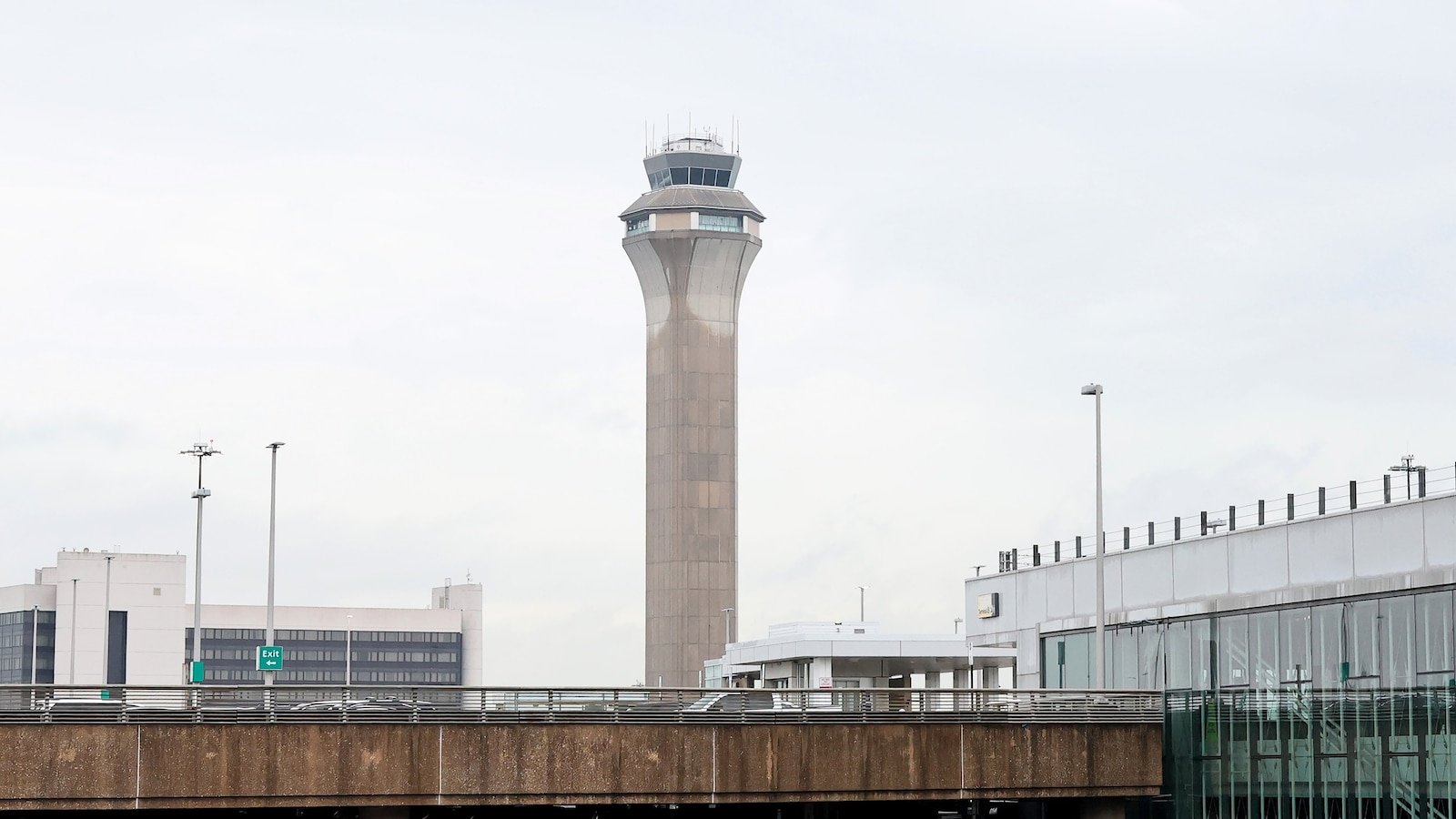 Un vuelo de Alaska Airlines y un avión de carga de FedEx casi chocan en el aeropuerto de Newark: datos de radar
