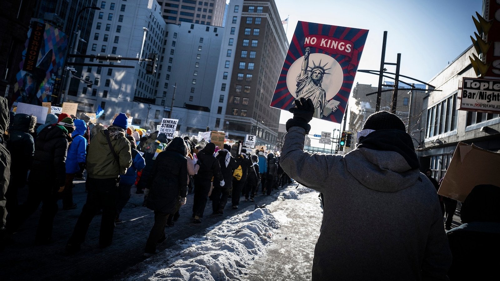Los manifestantes de “No Kings” planean realizar manifestaciones en ciudades de todo el país el sábado