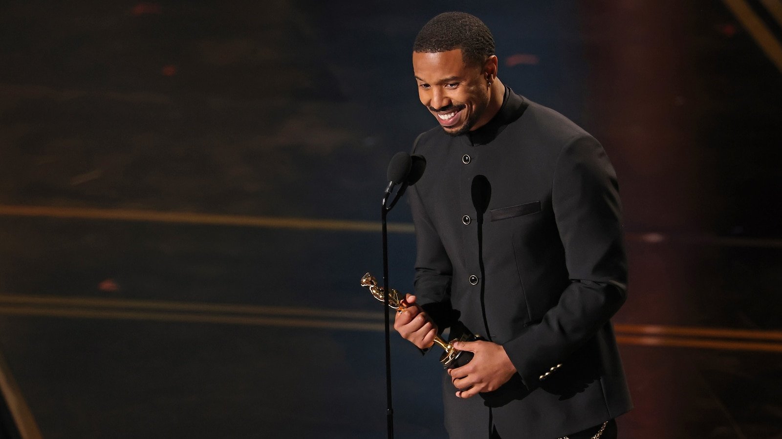 La estrella de “Sinners”, Michael B. Jordan, agradece a los anteriores ganadores del Oscar Negro en un emotivo discurso