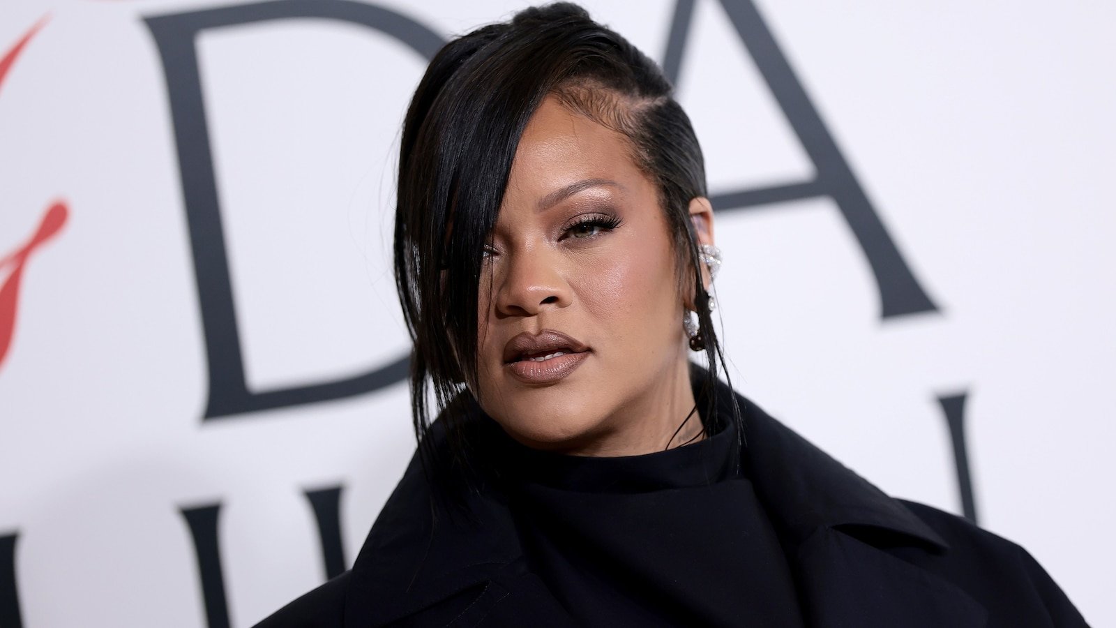 El sospechoso acusado de disparar en la casa de Rihanna se declara inocente