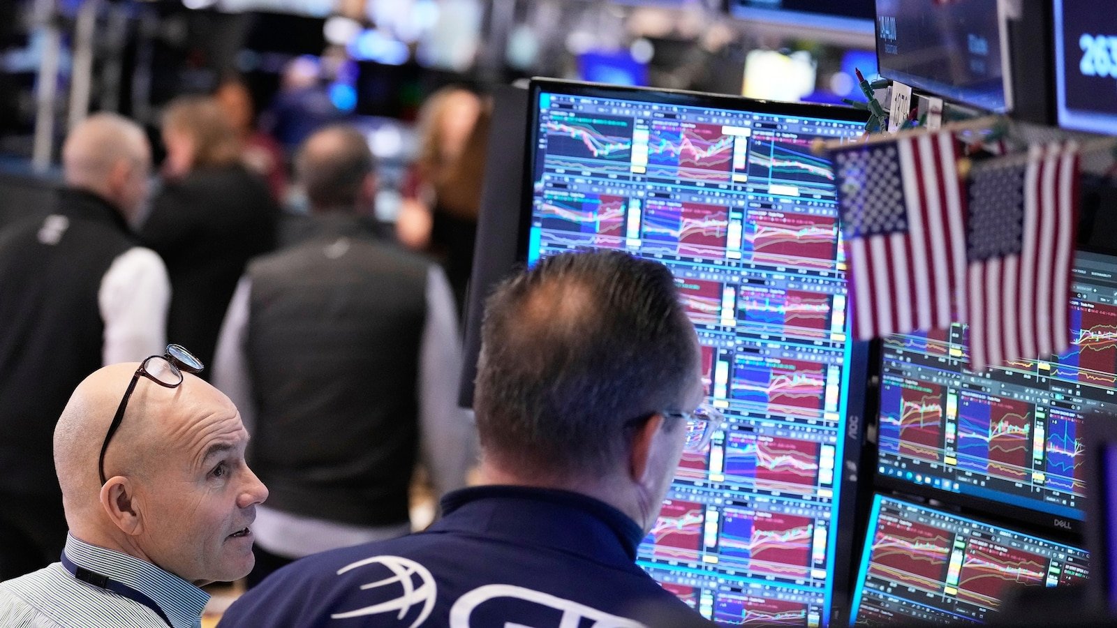 El Dow Jones sube por encima de los 950 puntos después de que Trump sugiriera que Estados Unidos podría poner fin a la guerra con Irán sin reabrir el Estrecho de Ormuz