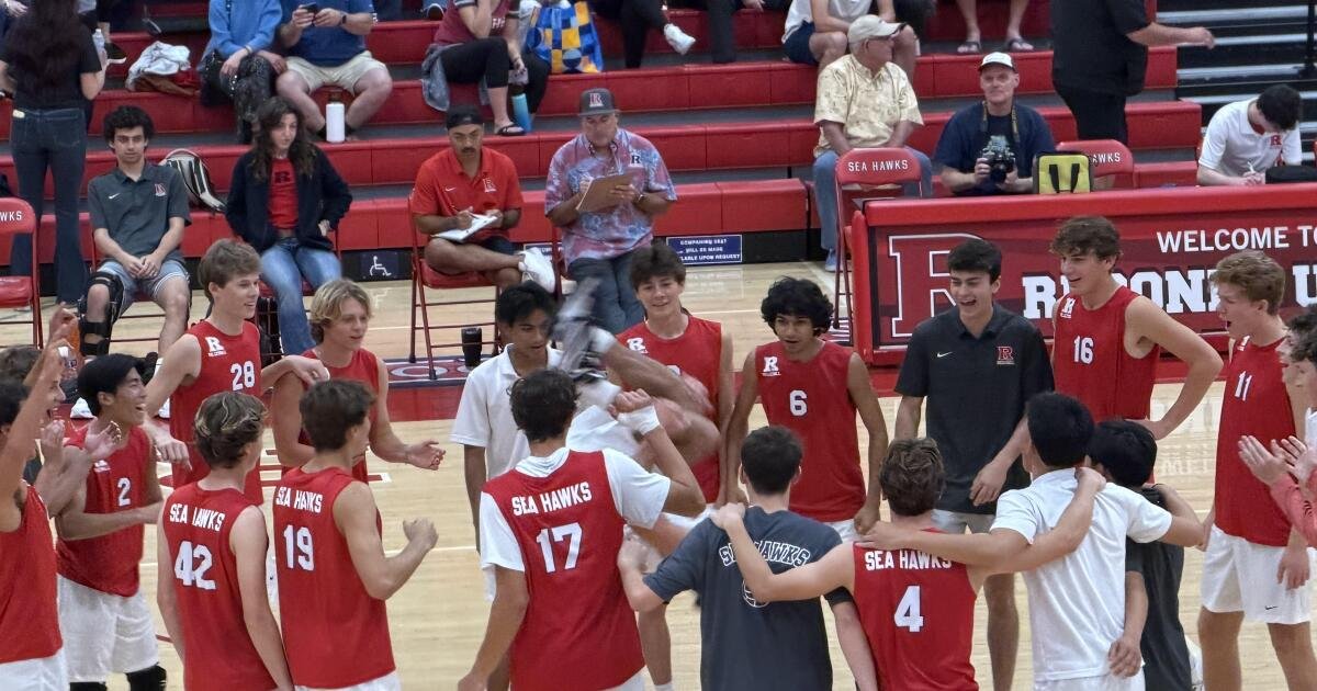 Redondo Unión derrotó a la No. 1 Mira Costa en voleibol masculino