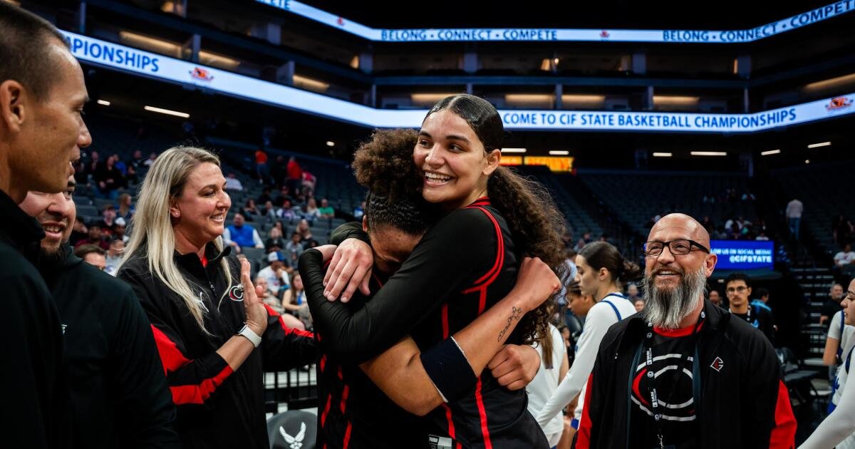 Corona Centennial derrota a Clovis y gana el título de baloncesto femenino de la División I