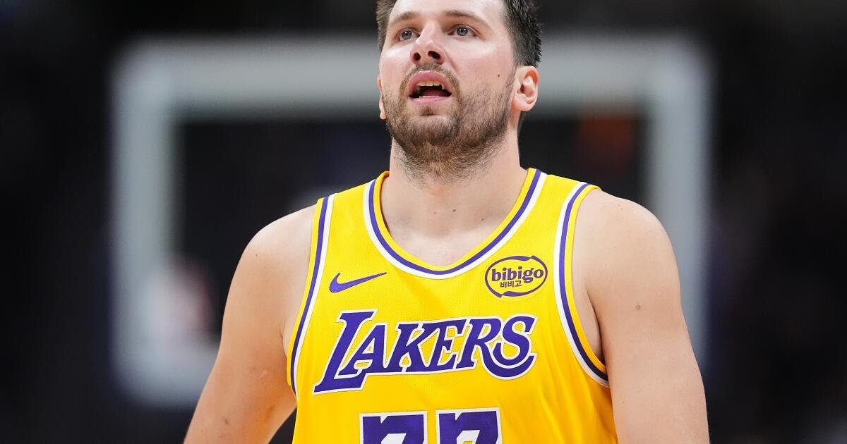 La estrella de los Lakers, Luka Doncic, está a solo una falta técnica de ser suspendido