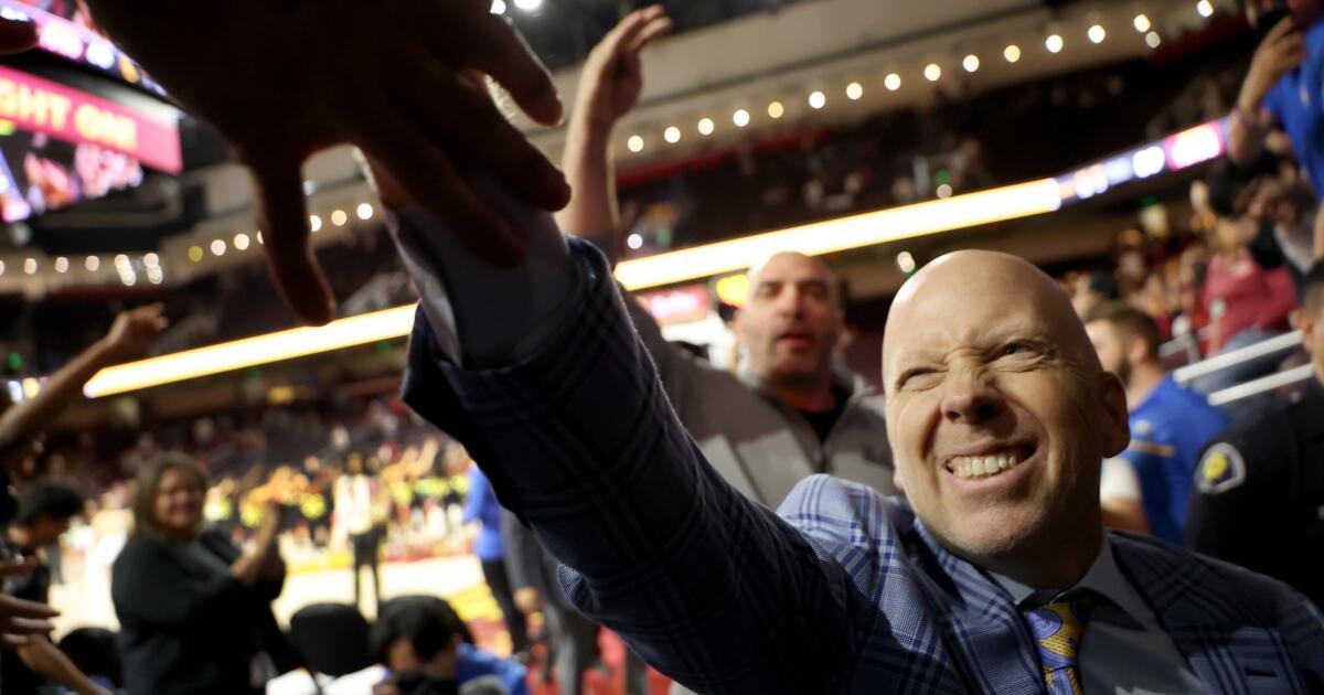 Las controvertidas críticas de Mick Cronin no inquietan a los jugadores de UCLA