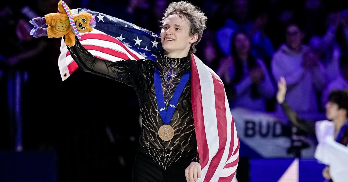 Ilia Malinin gana el título mundial de patinaje artístico por tercera vez consecutiva